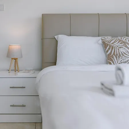 Modern 1 Bedroom